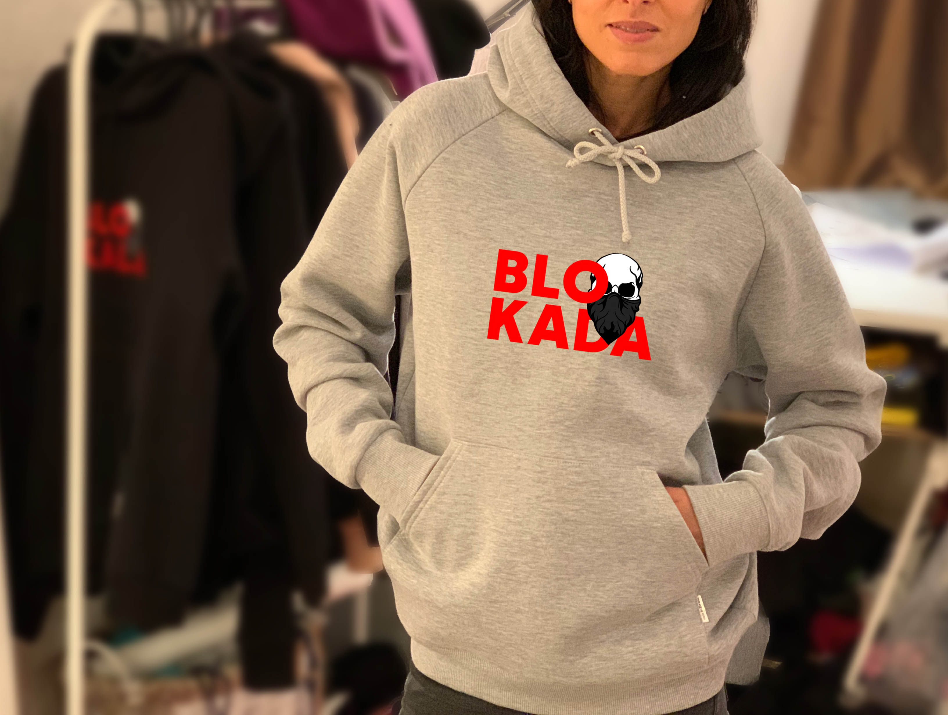 BLOKADA su kapišonu / pilkas